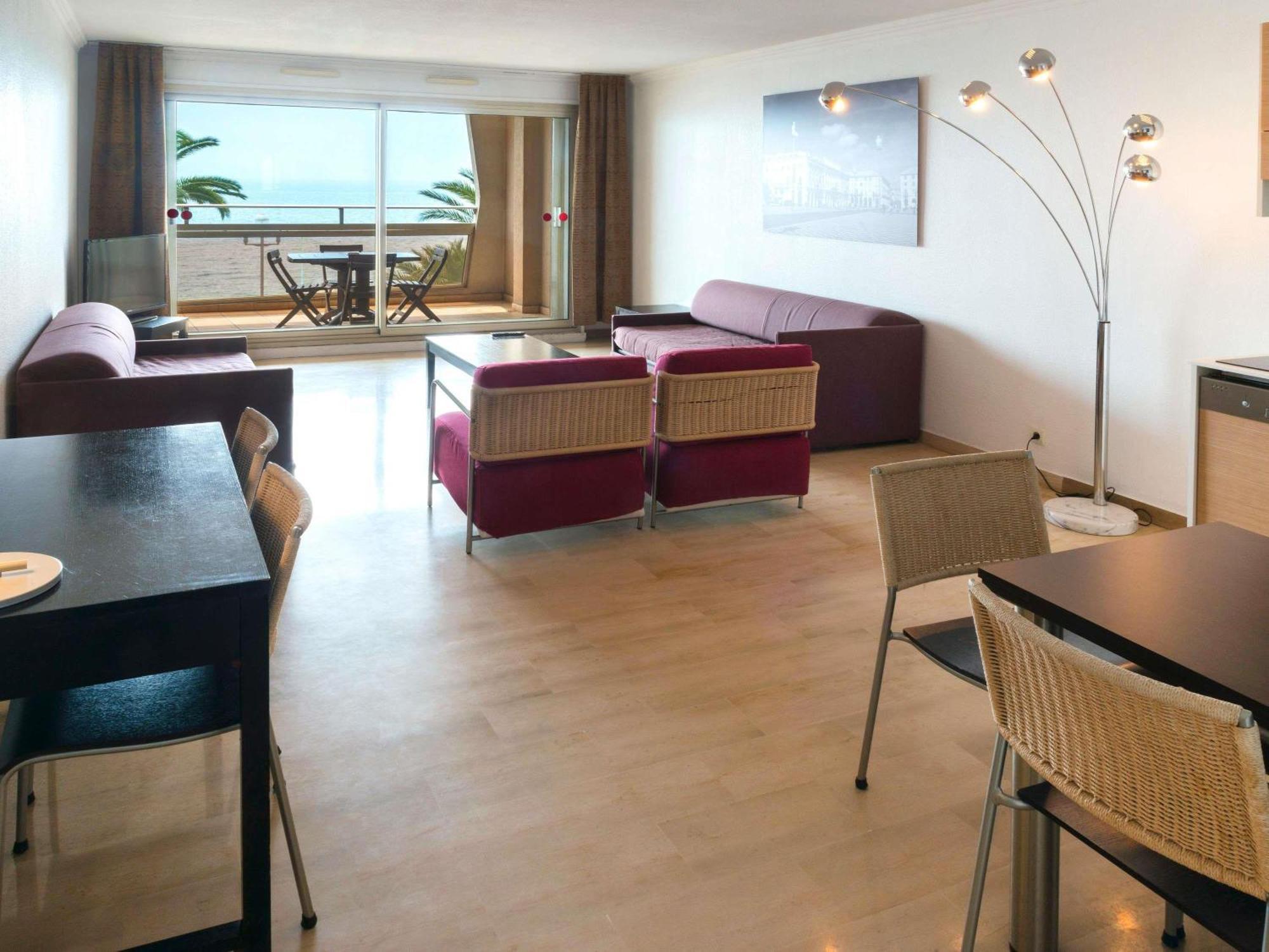 One-Bedroom Apartment Sea View