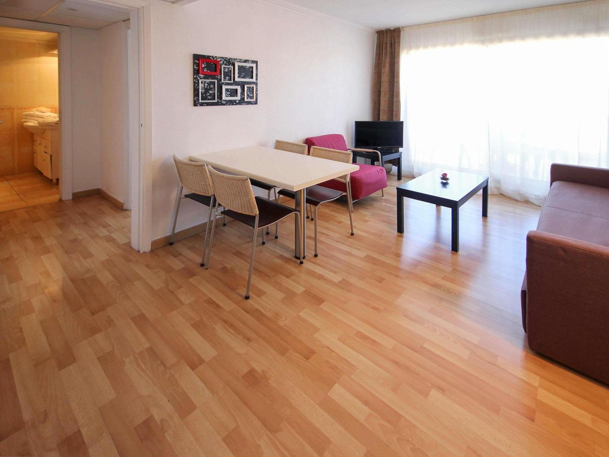 One-Bedroom Apartment City View