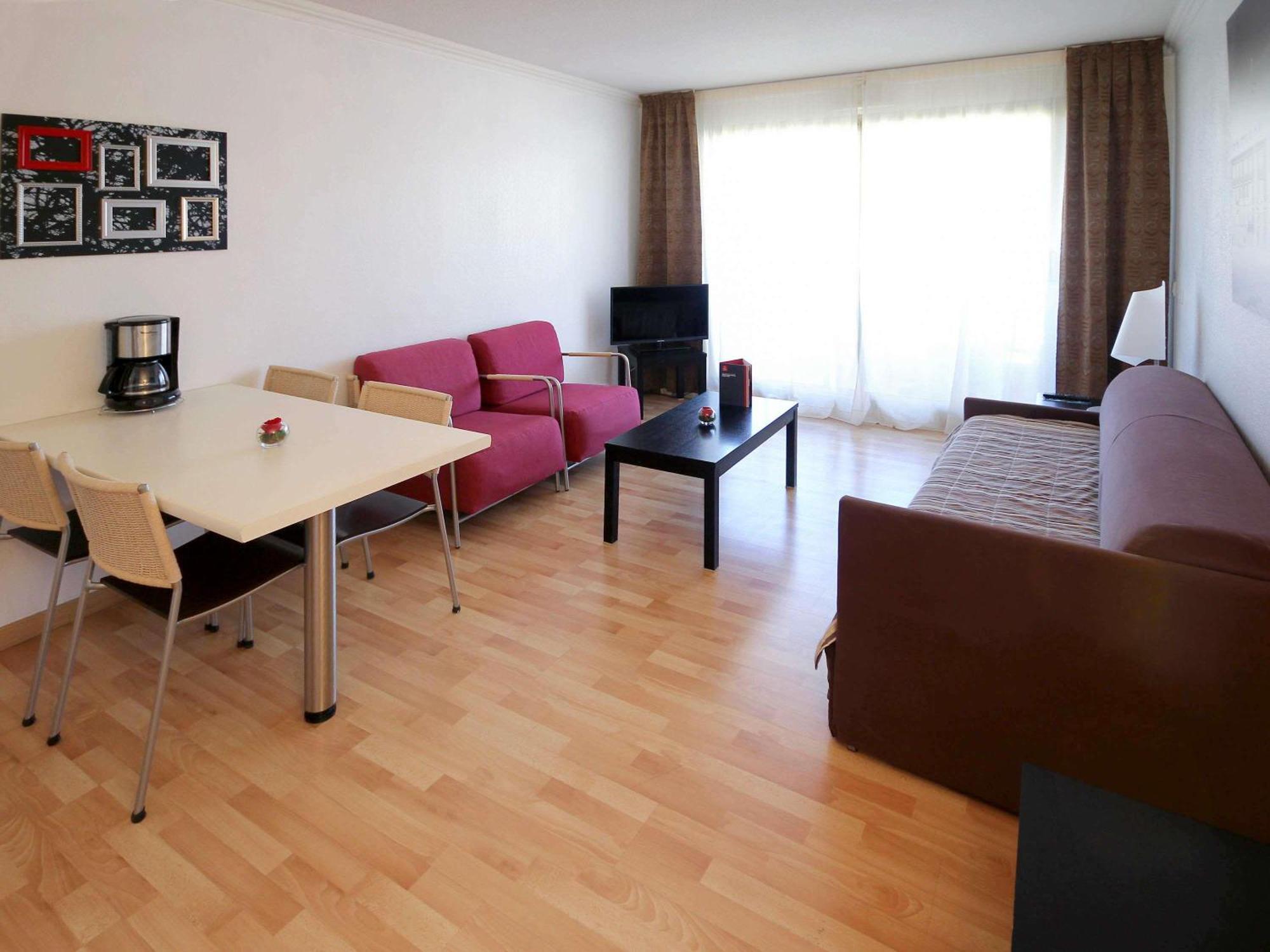 One-Bedroom Apartment City View
